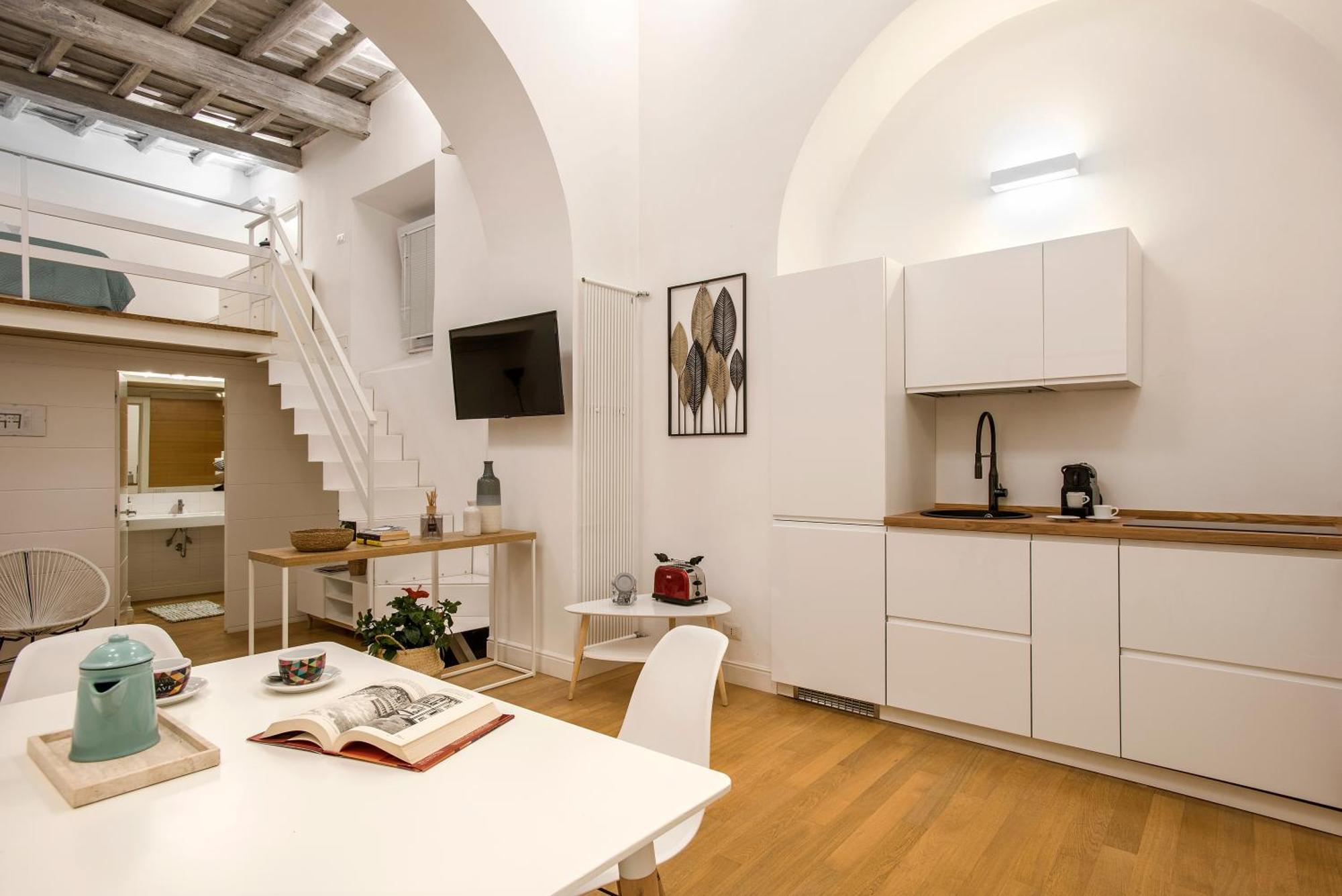 Holidays Teatro Pace Рим Екстер'єр фото